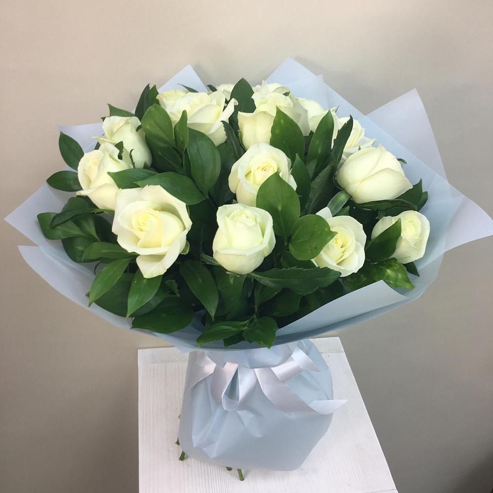 Букет 15 Белых роз Проуд в Викулово